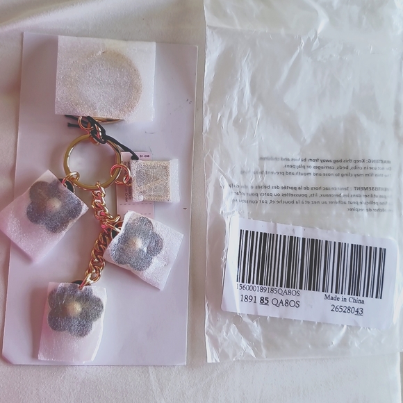 Victoria Secret Logo and Flowers Key Chain NWT - Picture 7 of 7